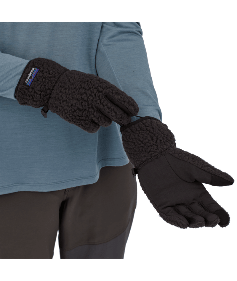 Retro Pile Gloves in Black | Photo 3 | Patagonia