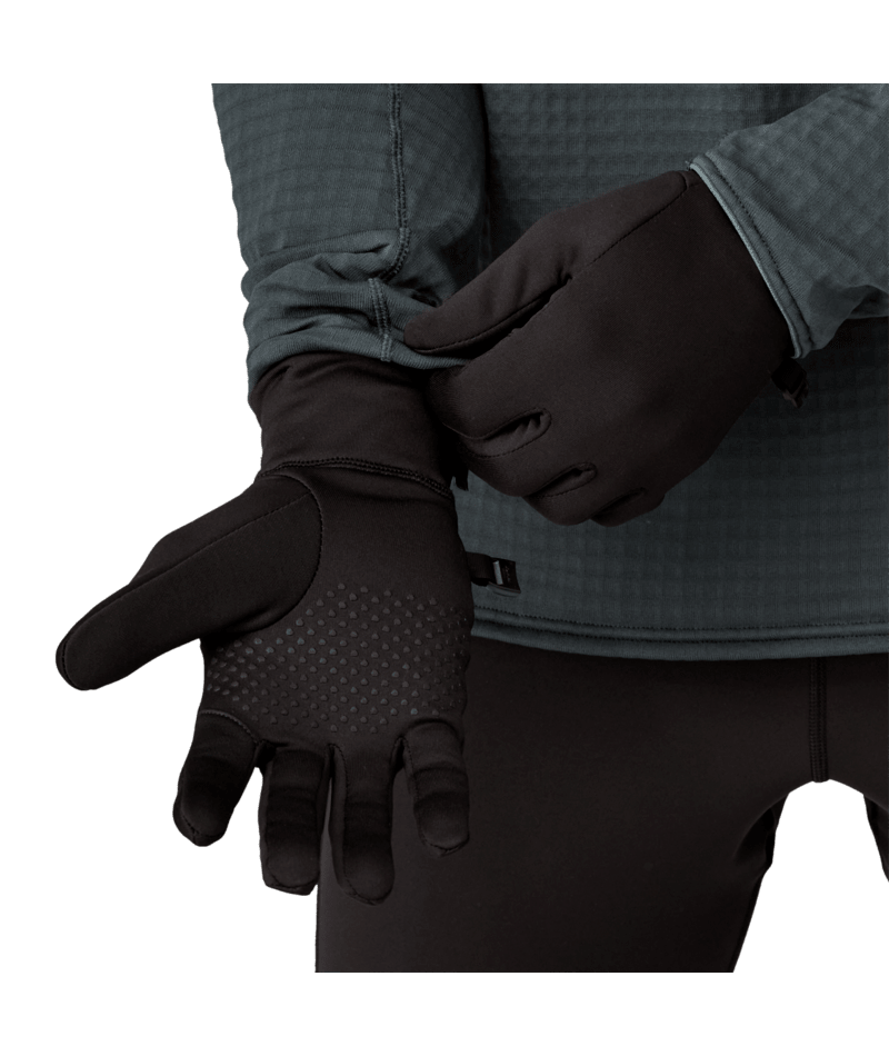 R1 Daily Gloves in Black | Photo 2 | Patagonia