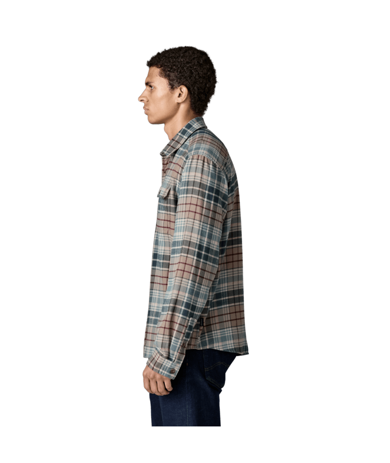 Men's Long-Sleeved Lightweight Fjord Flannel Shirt in Depth: Blue Sage | Photo 4 | Patagonia
