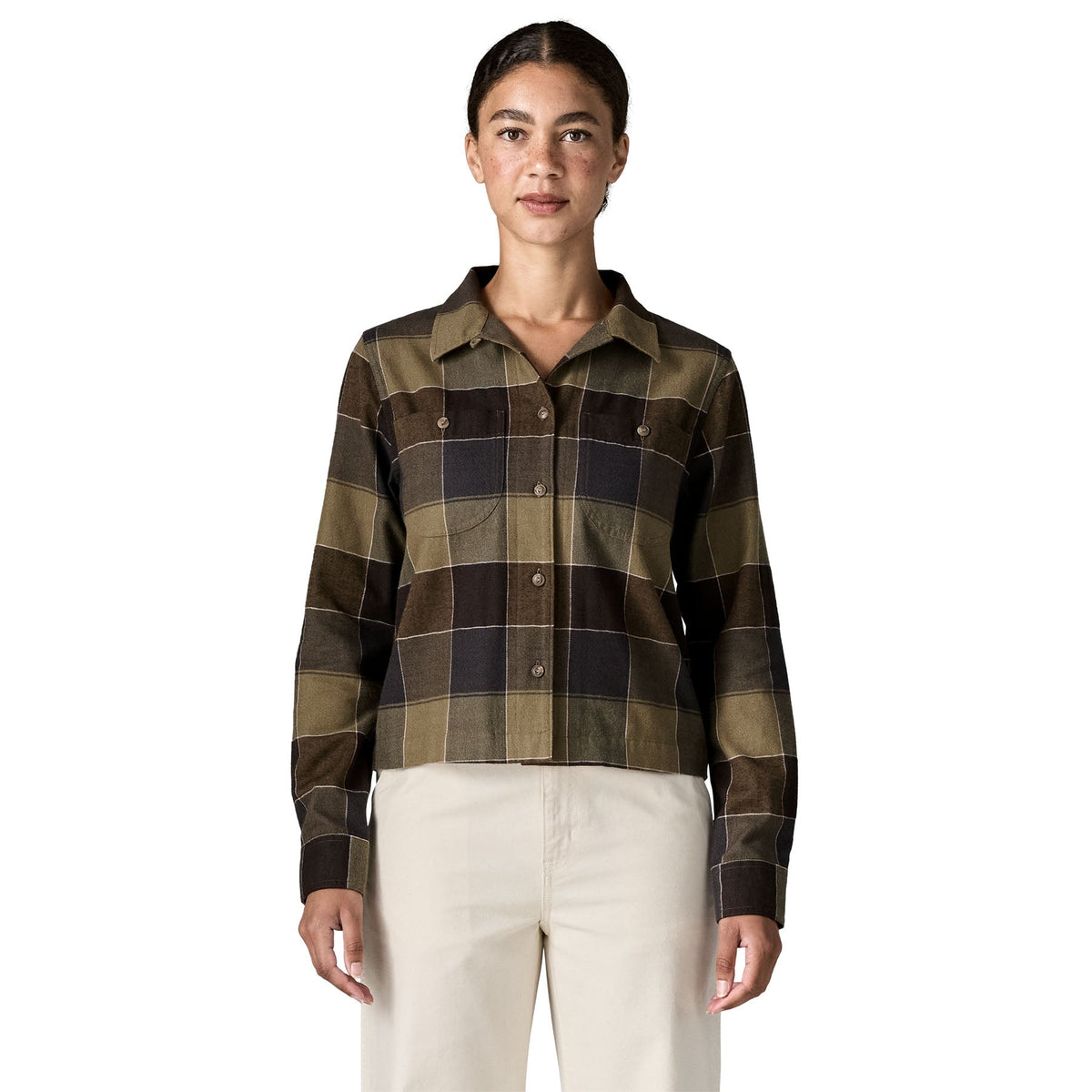 Women's Lightweight Fjord Flannel Camp Shirt in Snow Owl: Basin Green | Photo 2 | Patagonia