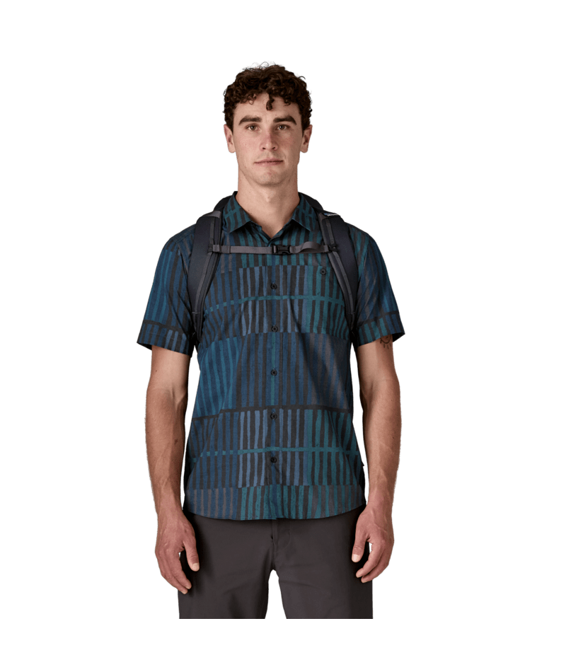 Black Hole Pack 25L in Smolder Blue w/Forge Grey | Photo 3 | Patagonia