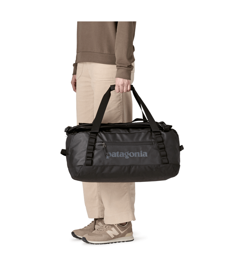 Black Hole Duffel 40L in BLACK W/BLACK | Photo 3 | Patagonia