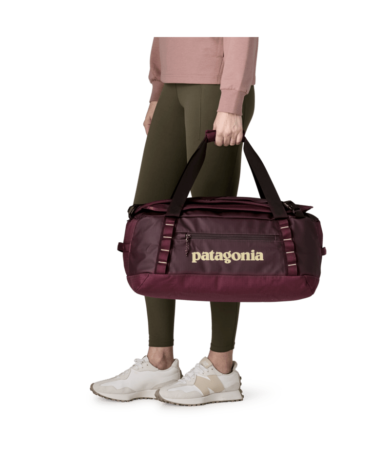 Black Hole Duffel 40L in Berry Fig | Photo 4 | Patagonia