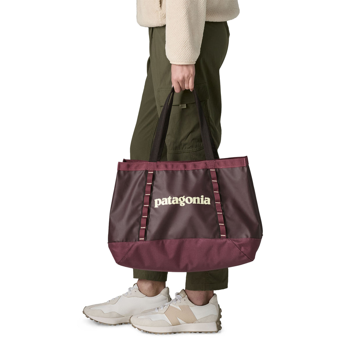 Black Hole Tote 25L in Berry Fig | Photo 2 | Patagonia