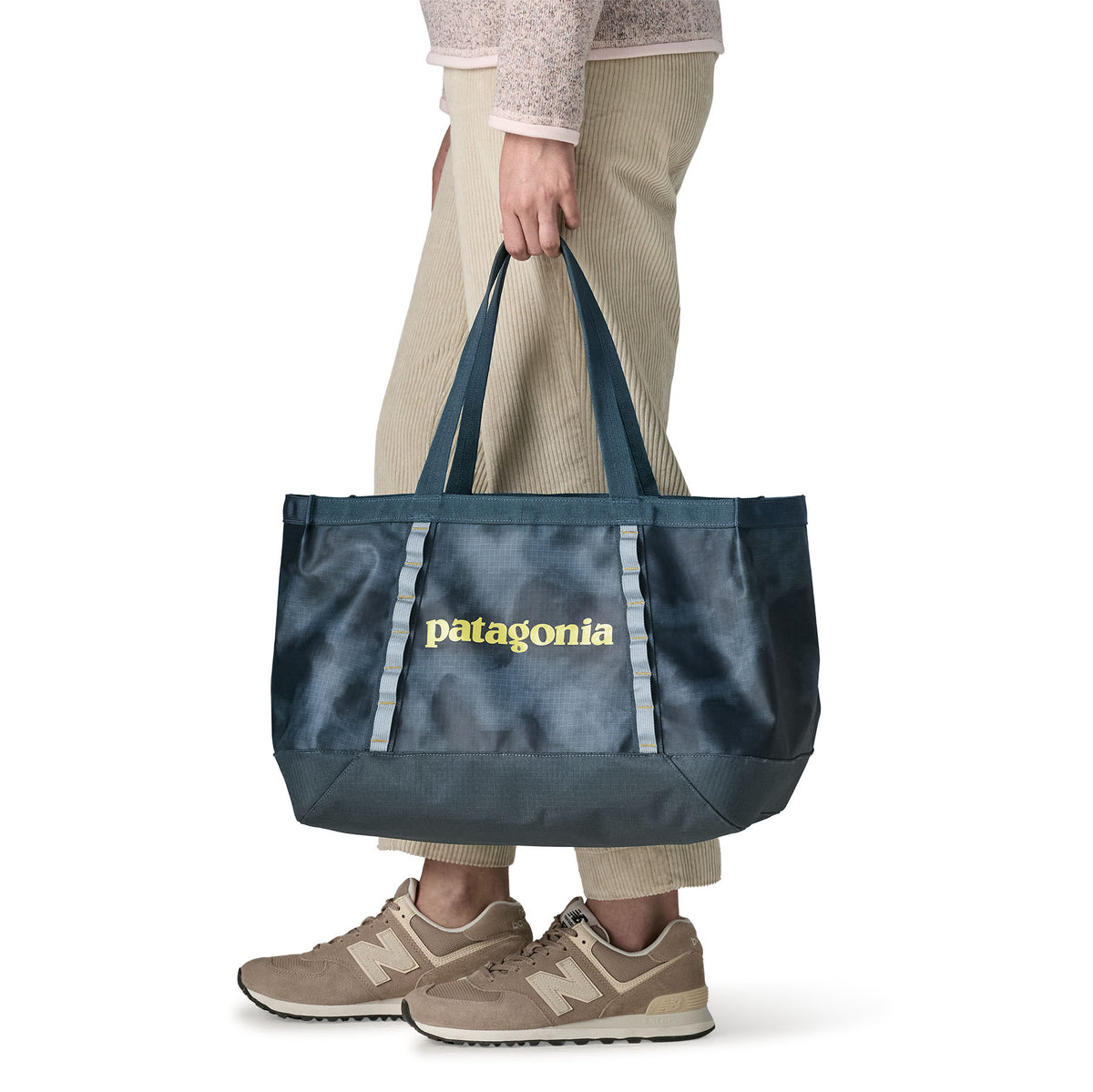 Black Hole Tote 25L in Sastrugi: Summit Blue | Photo 3 | Patagonia