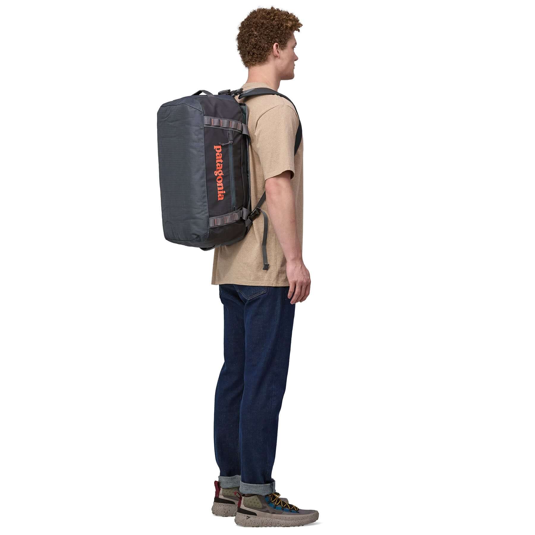 Black Hole Duffel 40L in Smolder Blue | Patagonia Bend