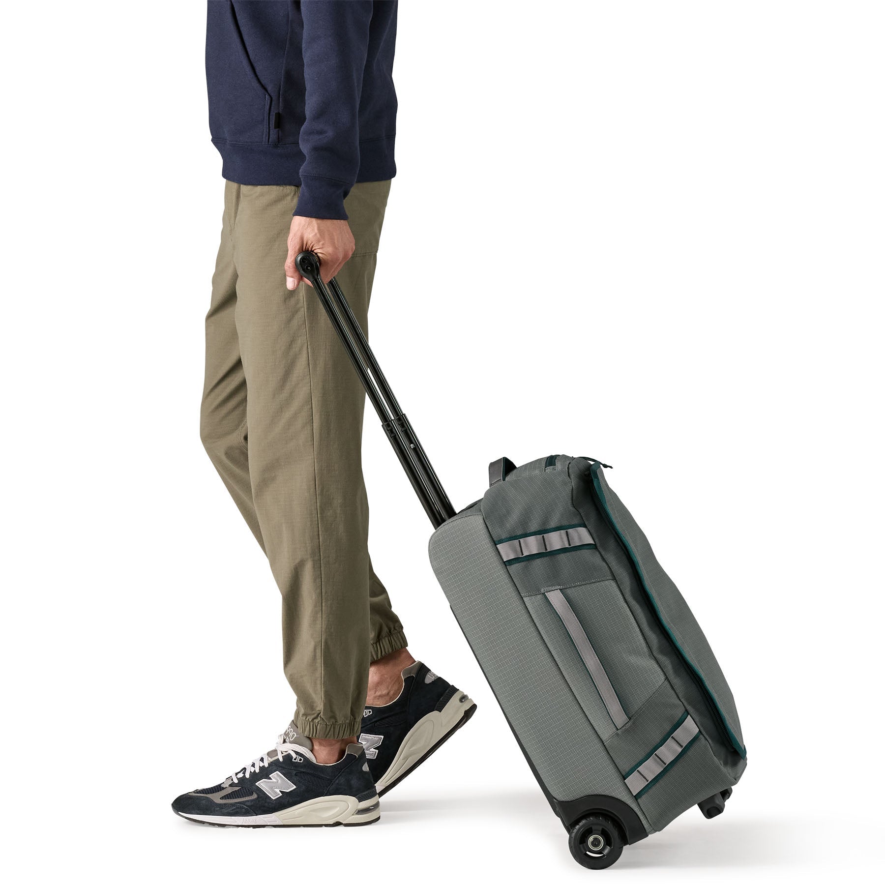 Black Hole® Wheeled Duffel 40L in Noble Grey | Patagonia Bend