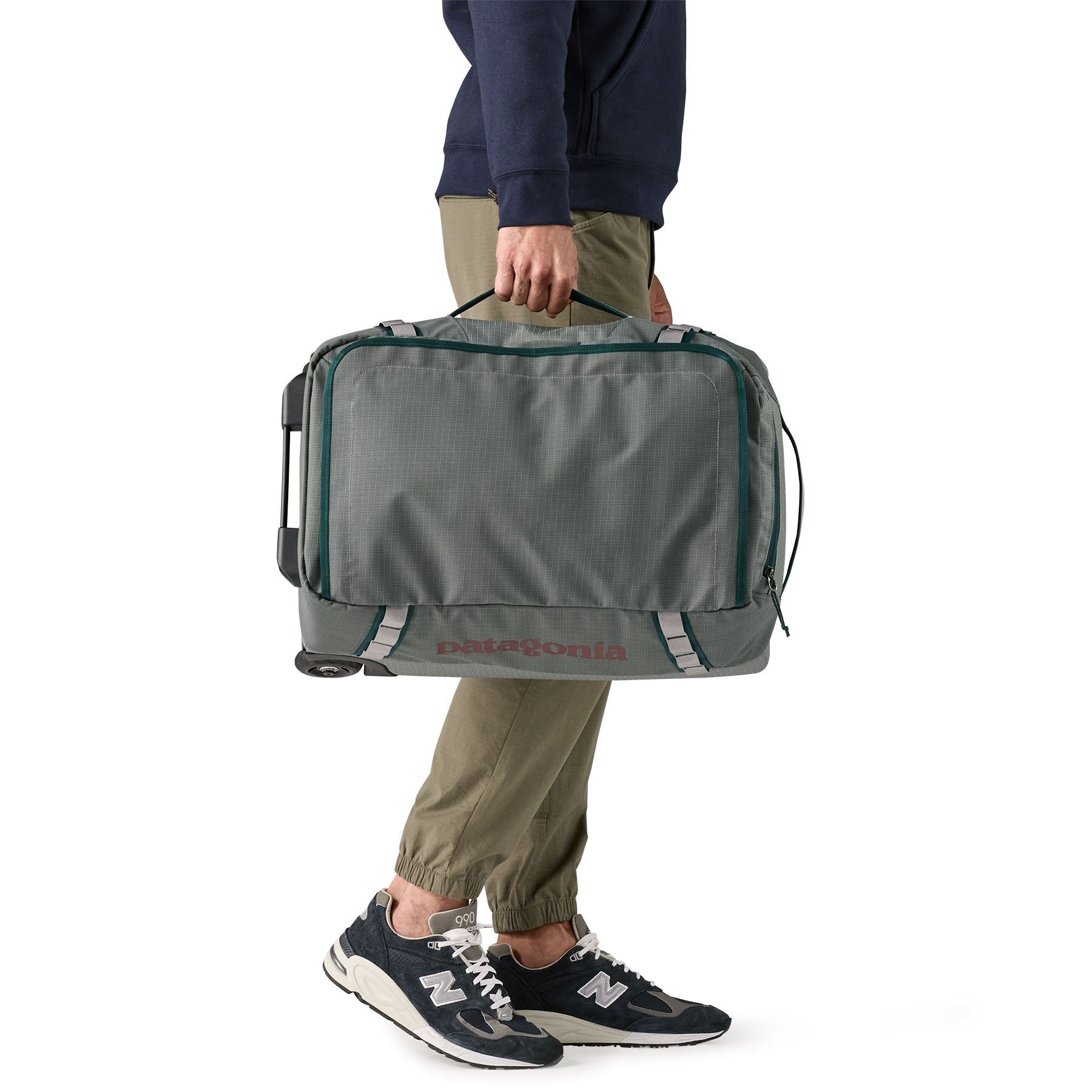 Black Hole® Wheeled Duffel 40L in Noble Grey | Patagonia Bend