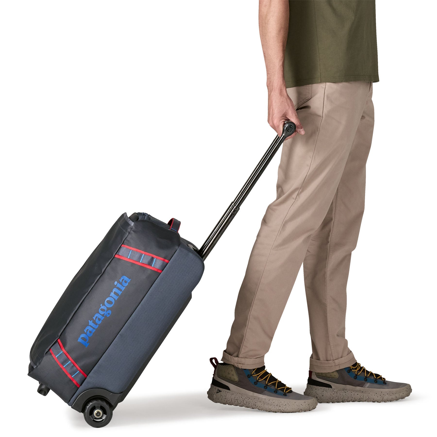 Black Hole® Wheeled Duffel 40L in Smolder Blue w/Amanita Red | Patagonia Bend