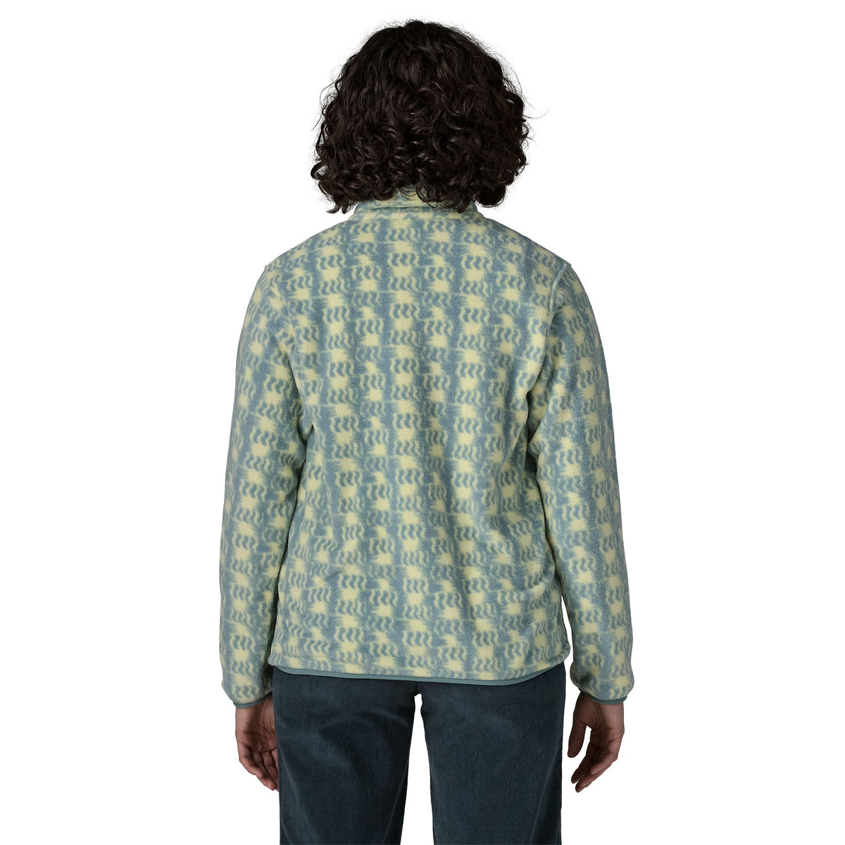 Women's Lightweight Synchilla Snap-T Pullover in Sun Quilt: Blue Sage | Photo 14 | Patagonia Bend
