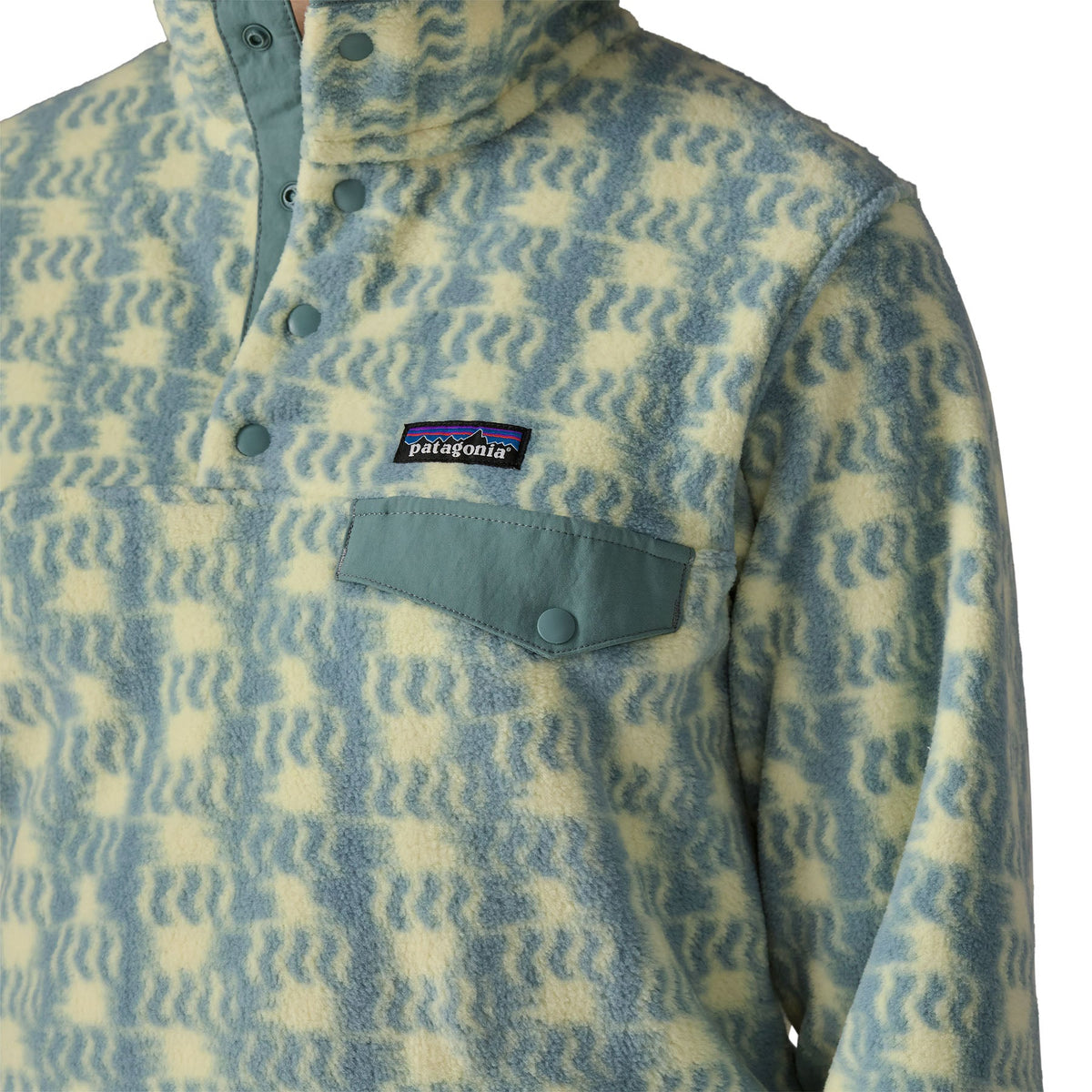 Women's Lightweight Synchilla Snap-T Pullover in Sun Quilt: Blue Sage | Photo 12 | Patagonia Bend