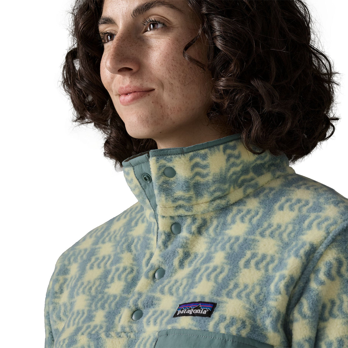 Women's Lightweight Synchilla Snap-T Pullover in Sun Quilt: Blue Sage | Photo 10 | Patagonia Bend