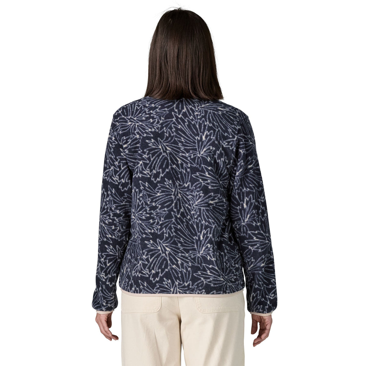 Women's Lightweight Synchilla Snap-T Pullover in Saxifrage: Sunken Blue | Photo 24 | Patagonia Bend