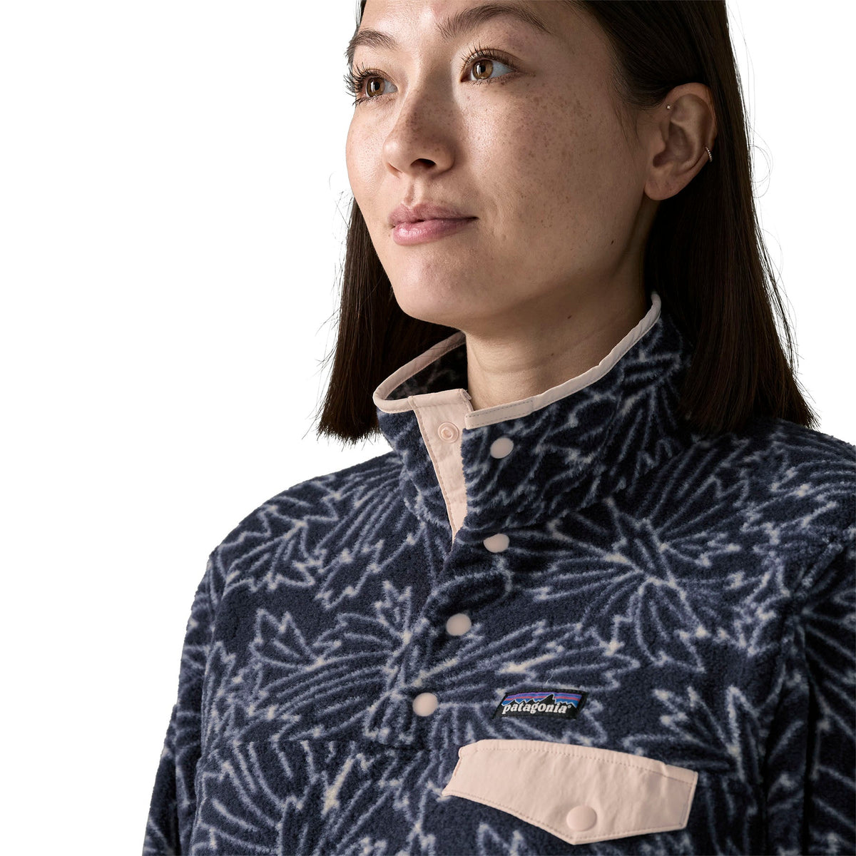 Women's Lightweight Synchilla Snap-T Pullover in Saxifrage: Sunken Blue | Photo 21 | Patagonia Bend